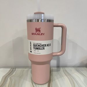 BRAND NEW
40 oz Stanley adventure quencher tumbler
Color: Pink Dusk